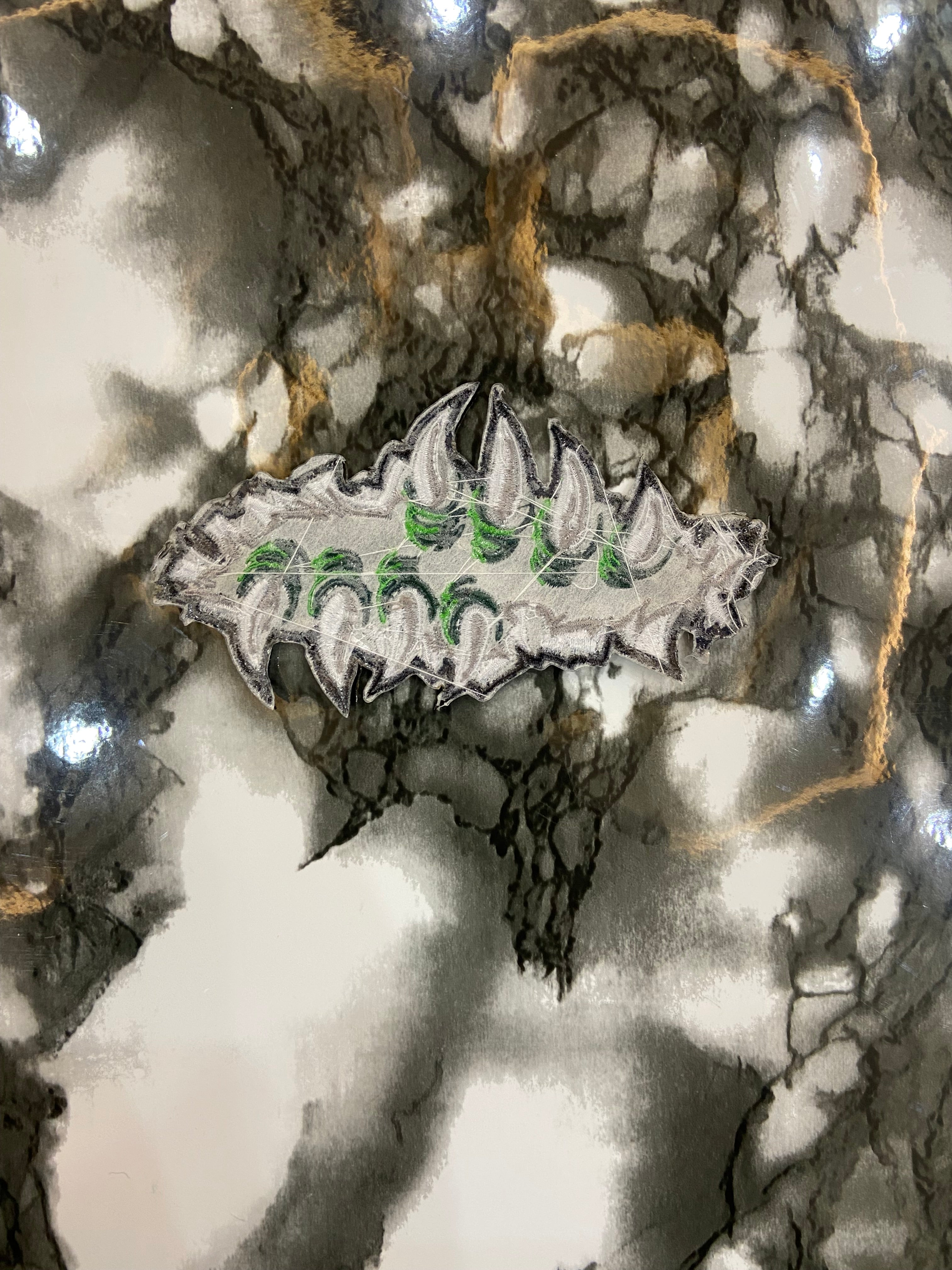 Monster Claw Embroidered Patch – Green & White Beast Talon Iron-On Badge