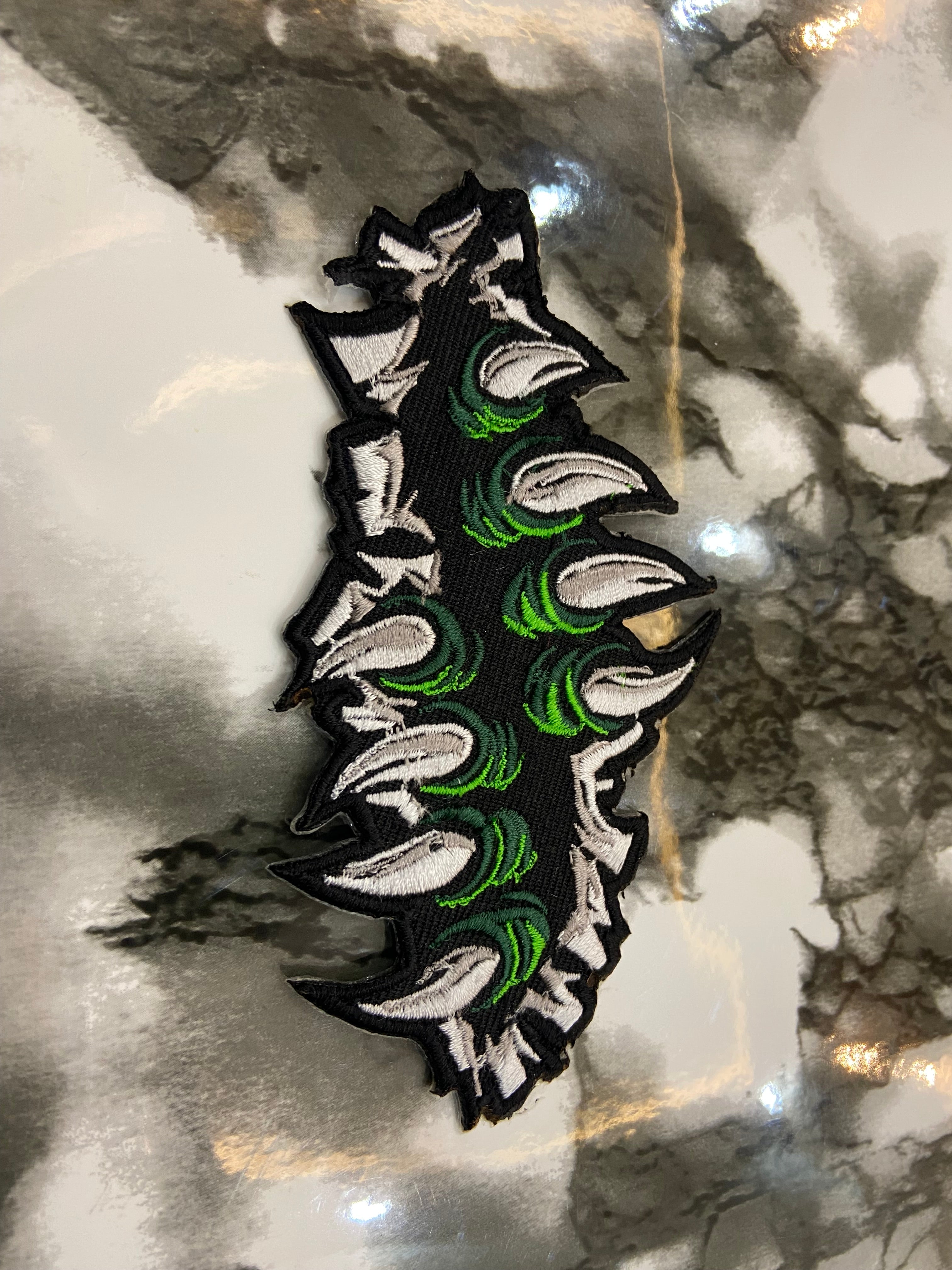Monster Claw Embroidered Patch – Green & White Beast Talon Iron-On Badge