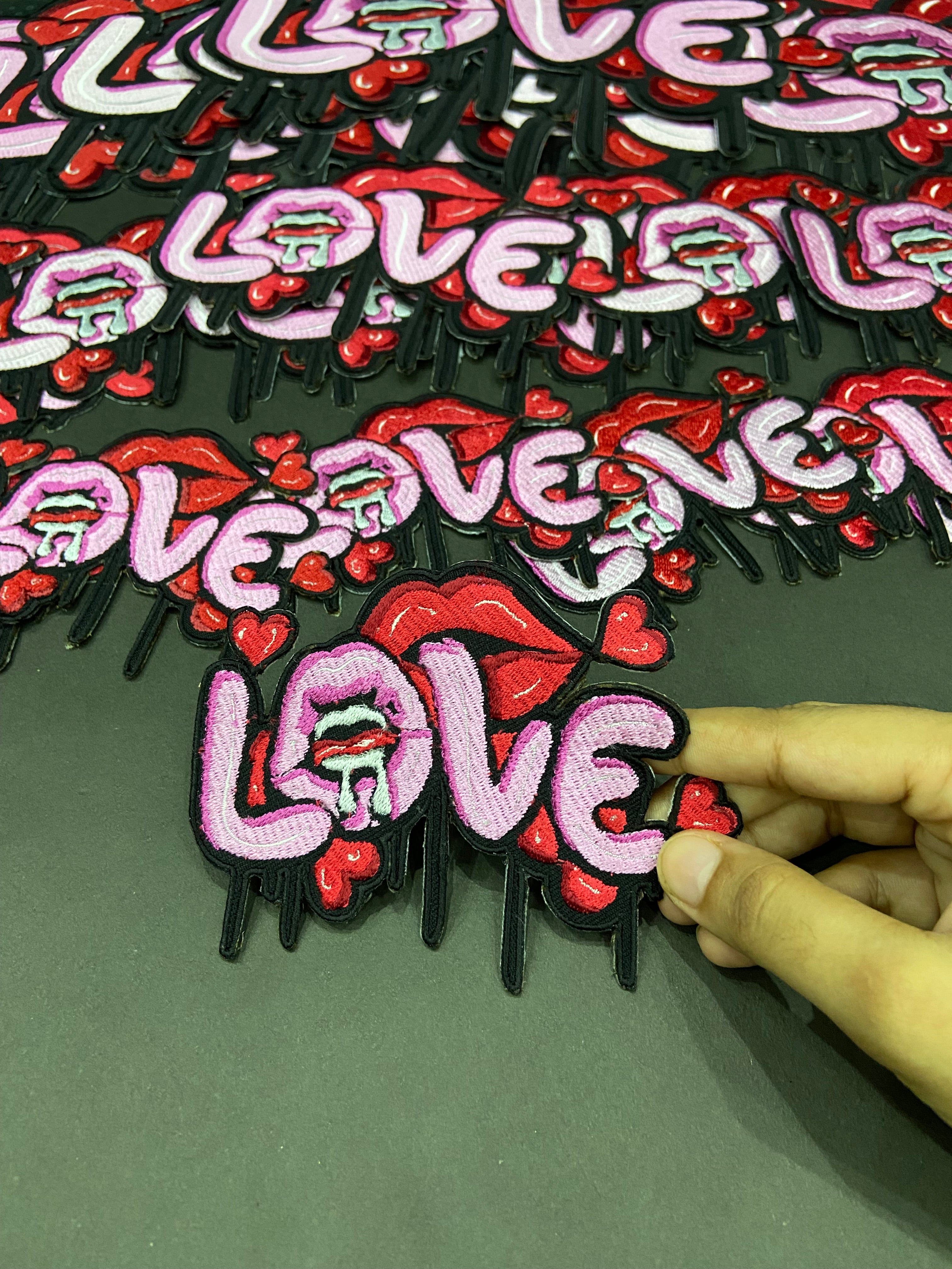 Dripping Love Lips Embroidered Patch – Streetwear Graffiti Applique Iron-On / Sew On for Jackets & Bags